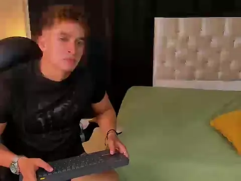 Snapshot of paull_george chatting on March 28, 2026, 3:00 pm paull george online show from March 28, 2026, 3:00 pm