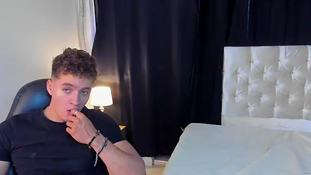 Snapshot of paull_george chatting on March 31, 2026, 3:45 pm paull george online show from March 31, 2026, 3:45 pm