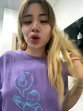 LunaMillie online show from October 25, 2025, 7:30 pm