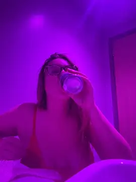EmilyEast online show from September 14, 2025, 3:05 am
