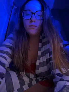 EmilyEast online show from September 14, 2025, 7:46 pm