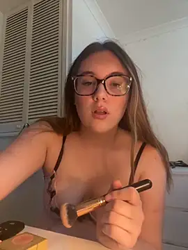EmilyEast online show from September 16, 2025, 12:17 pm