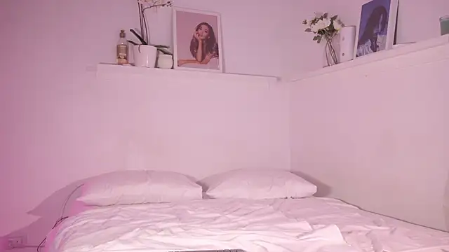 sweettener  online show from October 21, 2025, 11:44 am