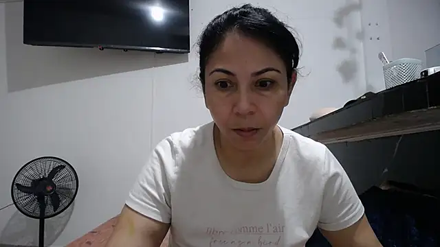 Snapshot of yohacriss chatting on October 20, 2025, 8:09 pm yohacriss online show from October 20, 2025, 8:09 pm