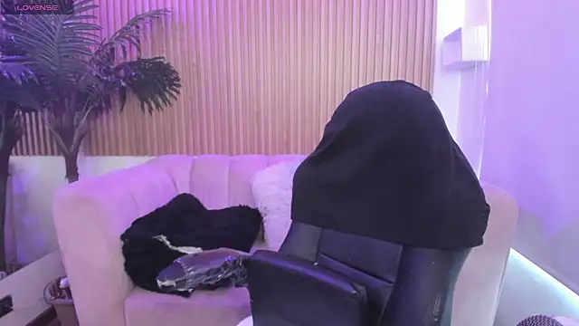 Jenny Wolridge  online show from October 30, 2025, 7:47 pm