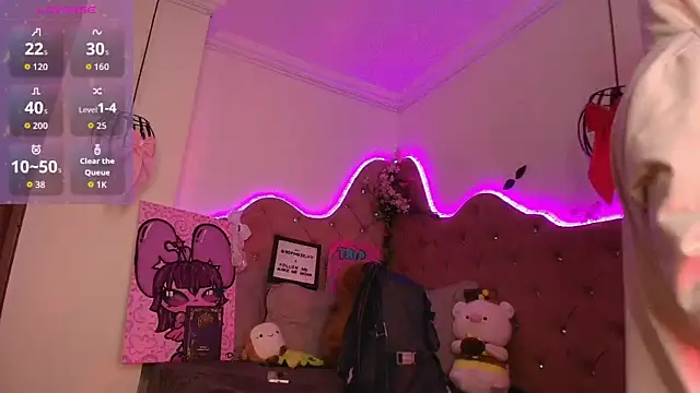 sophiievv online show from November 9, 2025, 7:34 pm