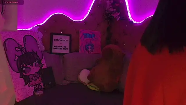 sophiievv online show from November 17, 2025, 7:08 pm