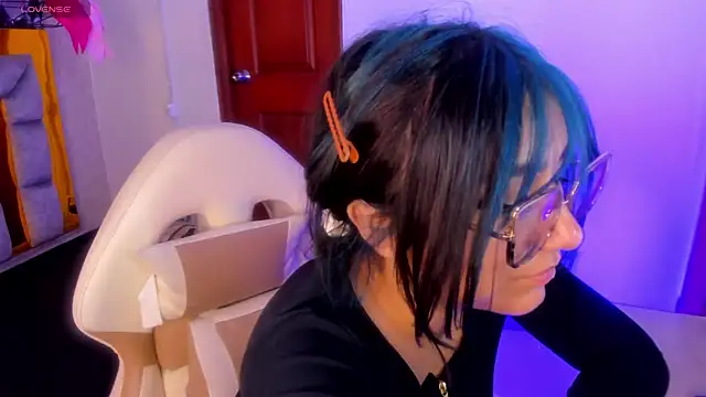 sophiievv online show from February 25, 2026, 9:13 pm