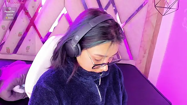 sophiievv online show from May 3, 2026, 5:08 pm
