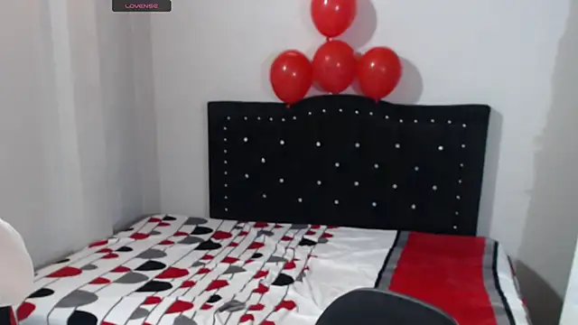 Snapshot of Coraline_Playful chatting on October 31, 2025, 7:15 pm Coraline Playful online show from October 31, 2025, 7:15 pm