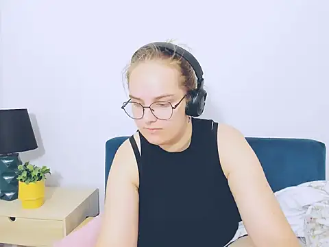 Snapshot of AliceCrazy69 chatting on October 11, 2025, 9:41 am AliceCrazy69 online show from October 11, 2025, 9:41 am