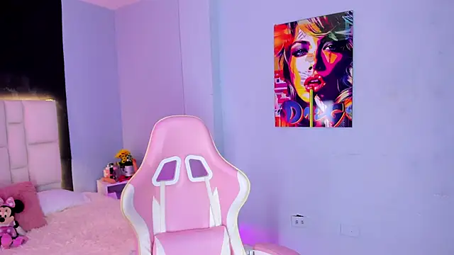 SammyRose  online show from October 14, 2025, 7:03 pm