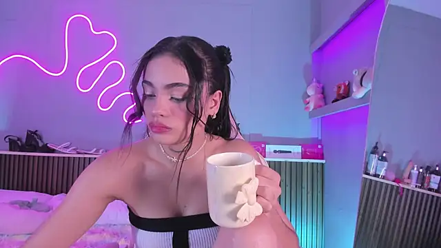 SammyRose  online show from May 4, 2026, 9:44 pm