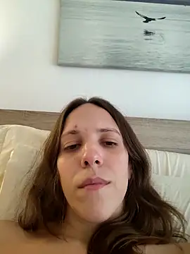 Snapshot of lauflor chatting on March 3, 2026, 1:06 pm lauflor online show from March 3, 2026, 1:06 pm