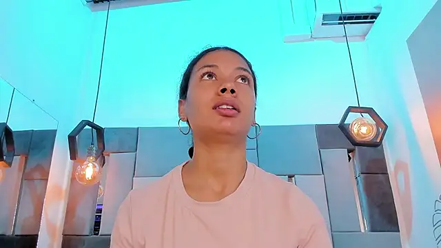 VictoriaDuart online show from February 11, 2026, 8:14 pm