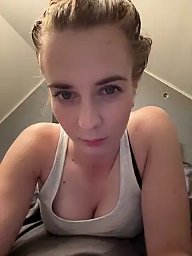 Snapshot of ellieen chatting on October 15, 2025, 9:15 pm ellieen online show from October 15, 2025, 9:15 pm