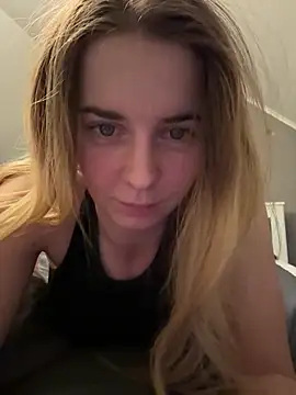 Snapshot of ellieen chatting on November 15, 2025, 11:32 pm ellieen online show from November 15, 2025, 11:32 pm