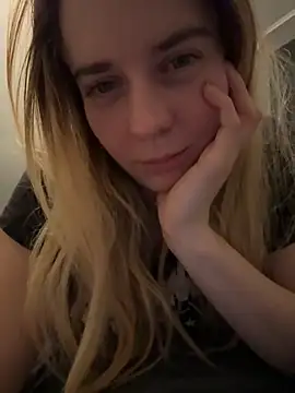 Snapshot of ellieen chatting on November 21, 2025, 11:03 pm ellieen online show from November 21, 2025, 11:03 pm