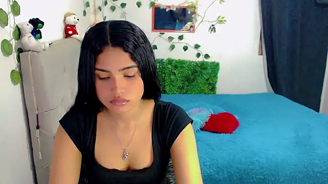 Chiara latina online show from September 10, 2025, 11:38 pm