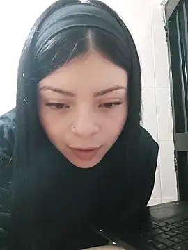 LunaJacobs online show from December 19, 2025, 1:01 am