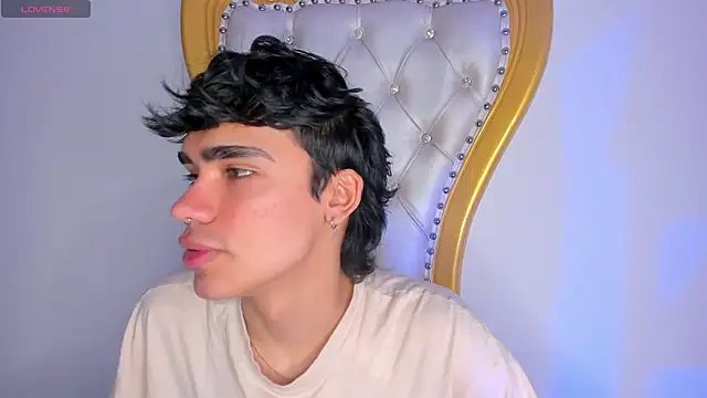 JoeCollins  online show from October 28, 2025, 9:06 pm