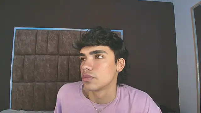 JoeCollins  online show from November 3, 2025, 1:19 am