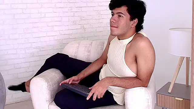 Snapshot of E_R_O_S_ chatting on September 30, 2025, 1:05 pm E R O S  online show from September 30, 2025, 1:05 pm