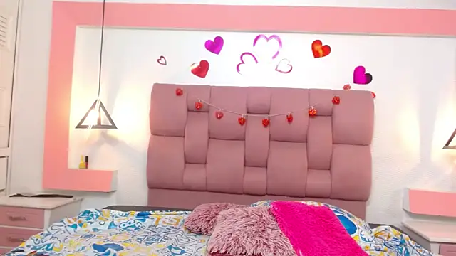 Snapshot of Lindacoopers chatting on October 10, 2025, 12:15 pm Lindacoopers online show from October 10, 2025, 12:15 pm