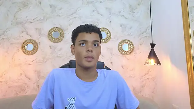 Valentino Thompson online show from September 15, 2025, 7:36 pm