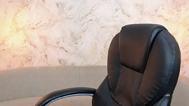 Valentino Thompson online show from September 24, 2025, 7:39 pm