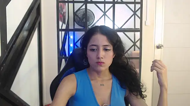 Snapshot of emily_rz1 chatting on October 10, 2025, 7:13 pm emily rz1 online show from October 10, 2025, 7:13 pm