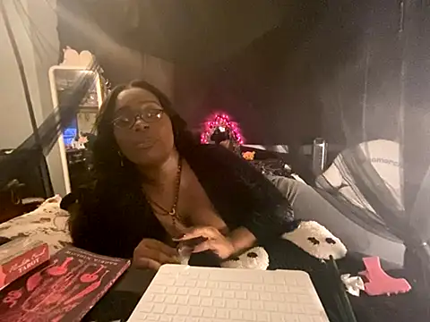 Snapshot of ebunnybri chatting on September 12, 2025, 2:22 am ebunnybri online show from September 12, 2025, 2:22 am
