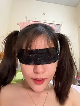 Snapshot of ZinzinLy chatting on October 6, 2025, 8:23 am ZinzinLy online show from October 6, 2025, 8:23 am