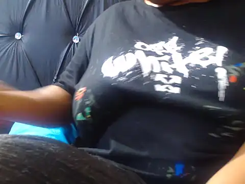 BeverlyQueen14 online show from November 15, 2025, 6:37 pm