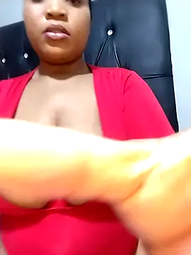 BeverlyQueen14 online show from December 16, 2025, 9:31 pm