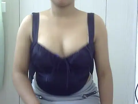 Snapshot of Iam_Riya chatting on October 29, 2025, 4:37 am Iam Riya online show from October 29, 2025, 4:37 am