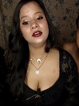 priyaverma00 online show from June 13, 2026, 4:38 pm
