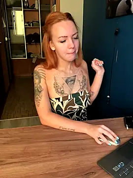 Snapshot of Amore_Mia_ chatting on October 6, 2025, 5:49 am Amore Mia online show from October 6, 2025, 5:49 am