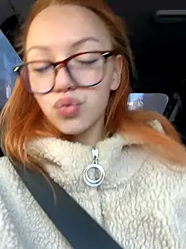 Snapshot of Amore_Mia_ chatting on October 8, 2025, 6:22 am Amore Mia online show from October 8, 2025, 6:22 am