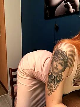 Snapshot of Amore_Mia_ chatting on October 22, 2025, 5:52 am Amore Mia online show from October 22, 2025, 5:52 am