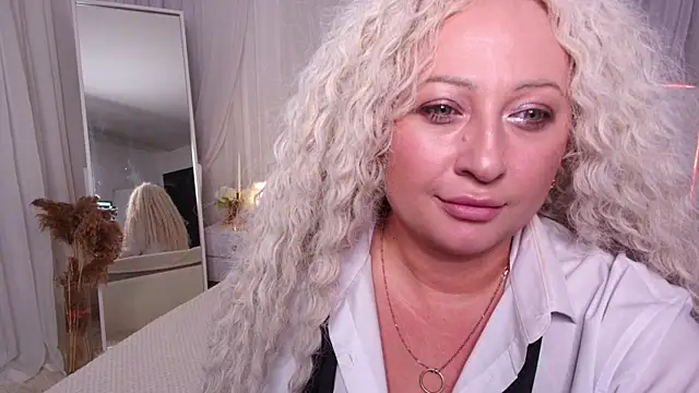 Snapshot of Lilit_1Love chatting on September 27, 2025, 4:45 pm Lilit 1Love online show from September 27, 2025, 4:45 pm