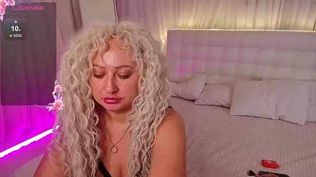 Lilit 1Love online show from December 18, 2025, 4:24 pm