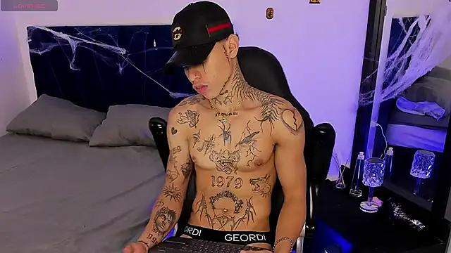 Snapshot of john_mystic chatting on October 20, 2025, 7:36 pm john mystic online show from October 20, 2025, 7:36 pm