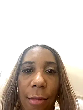 Snapshot of ZaraRoux chatting on September 24, 2025, 12:58 am ZaraRoux online show from September 24, 2025, 12:58 am