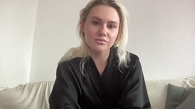 Snapshot of ElaraLuxxxe chatting on October 8, 2025, 10:35 am ElaraLuxxxe online show from October 8, 2025, 10:35 am