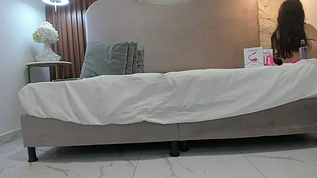 PamelaBonnet mml online show from December 5, 2025, 8:16 pm