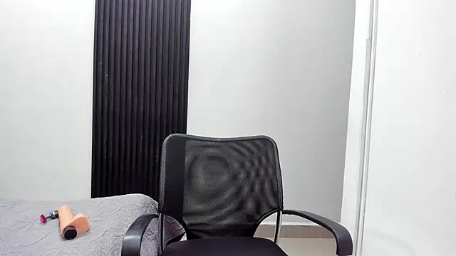 Snapshot of Sophia-thomson chatting on September 10, 2025, 7:36 pm Sophia-thomson online show from September 10, 2025, 7:36 pm