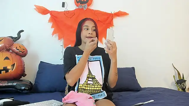 Snapshot of Lady_rossee chatting on October 26, 2025, 1:39 pm Lady rossee online show from October 26, 2025, 1:39 pm