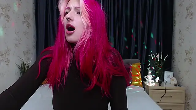 Nina Blum  online show from November 6, 2025, 6:14 am