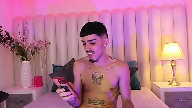 NikoStone  online show from October 30, 2025, 4:47 am